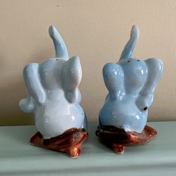 Vintage Blue Elephants Salt & Pepper - Picture 2 of 10